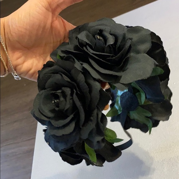 Elastic Rose Headband - Picture 4 of 4